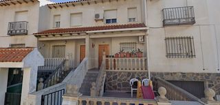 Casa adossada  Calle santísimo cristo de la misericordia 31. Adosada en numancia de la sagra