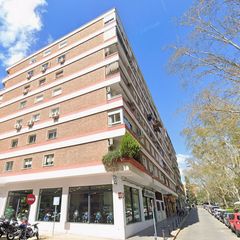 Pis a Avenida Del Conde De Vallellano 4