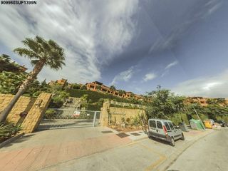 Etagenwohnung in Calle pico alcazaba 21. Piso en estepona