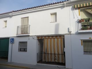 House  Calle doctor ortiz gan 21. Casa en doña mencía