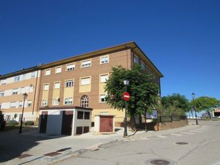 Flat in Calle los pinos 5. Piso ólvega