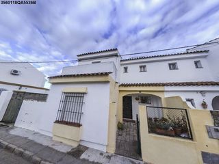 Casa adossada a Calle del Río 5