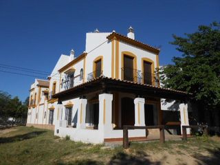 Casa a Calle el águila imperial 140b. Casa almonte
