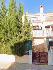 Casa adossada a Carrer de la Bova 17