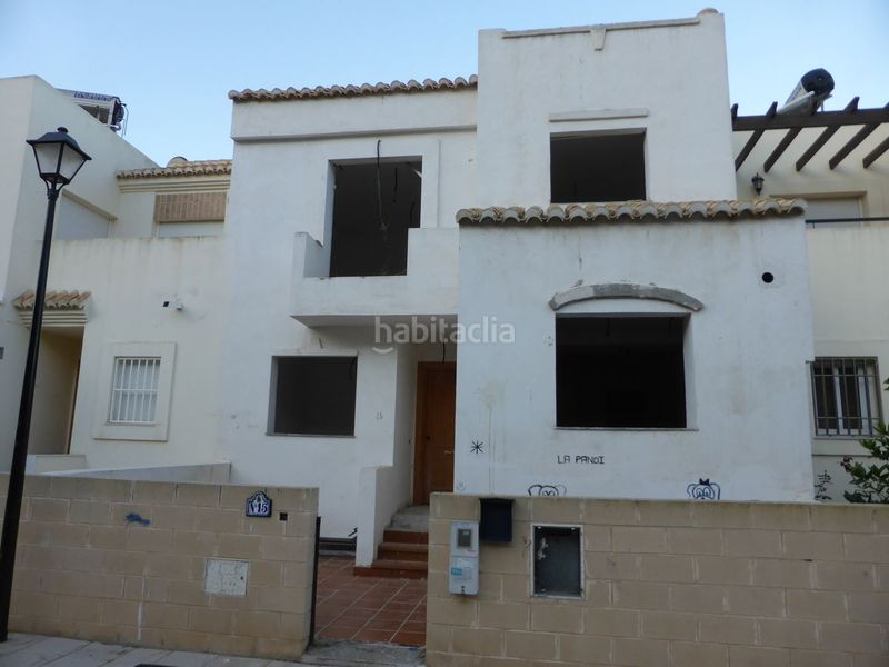 Foto 038e552e-df0b-47b8-82b6-84a6dcf9a9b3. Casa adossada amb aparcament a Almerimar Ejido (El)