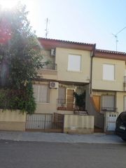 Semi detached house  Calle esparteros 1. Adosada en hellín