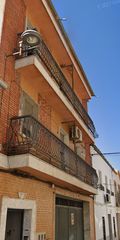 Piso  Calle cervantes 42. Piso en bailén