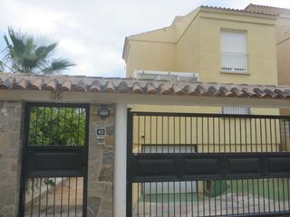 Chalet  Carrer dalí 40. Chalet en la nucia