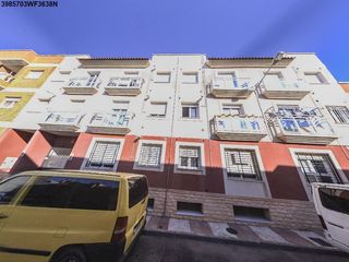 Piano terra in Calle Montejícar 13