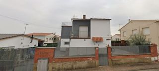 Chalet  Carrer millet 30. Chalet en pineda de mar