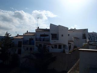 Planta baixa  Carrer de la pujada del puig rom 132. Planta baja roses