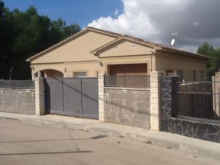 Chalet  Carrer tulipa 20. Chalet en calafell