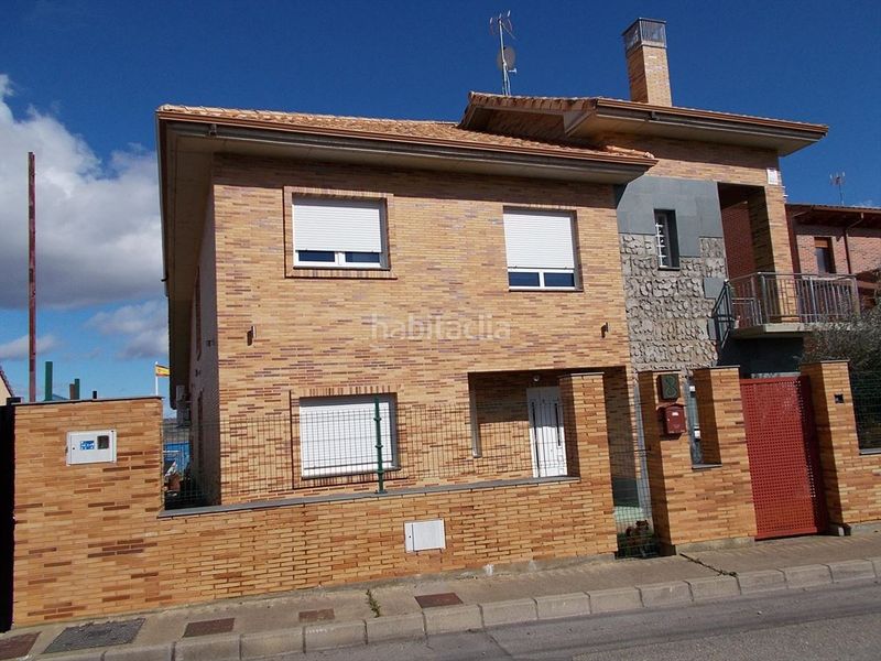 Foto a155b89e-6ae1-4b52-a921-3819d39ff2e6. Chalet with parking in Sariegos