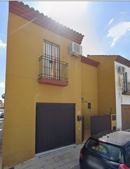 Maison jumelée à Calle pilar miro 20. Adosada en gines