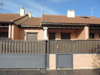 Maison jumelée à Perahuy 7. Adosada  galindo y perahuy