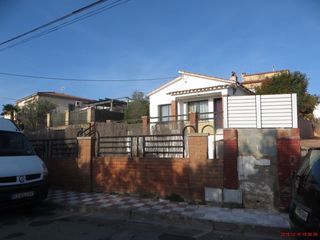 Xalet a Carrer de can cardús 10. Chalet en esparraguera