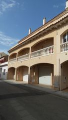 Casa a schiera  Carrer calaf 45. Casa en roda de barà