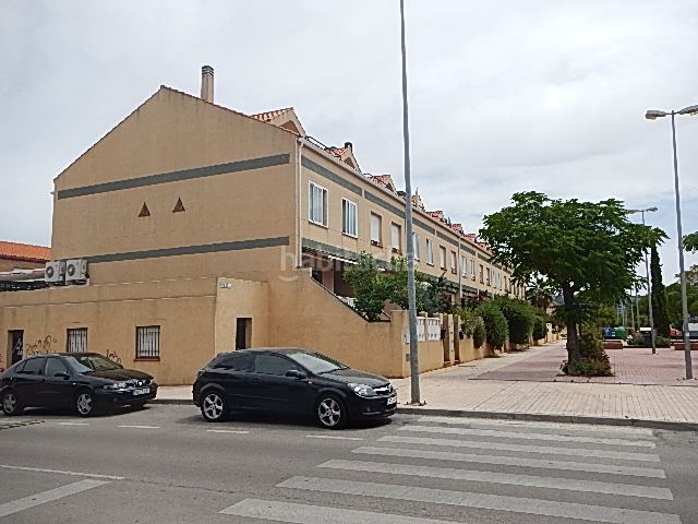 Foto 5a243332-7819-48e9-8a40-fa946554c381. Casa adossada amb aparcament a nuevo Cáceres Cáceres