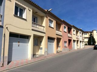 Reihenhaus  Carrer rafael mas ripoll 4. Casa adosada en llagostera