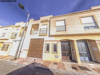 Casa a Calle Rosa Montero 16