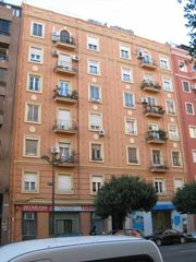 Etagenwohnung in Avinguda del port 38. Piso en valencia