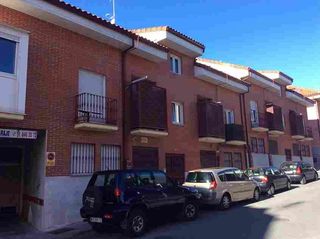 Pis  Calle del pino 29. Bajo en colmenar viejo