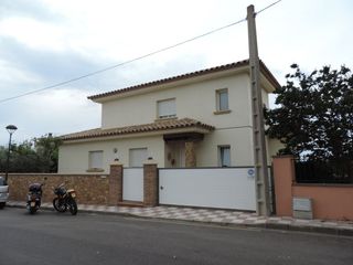 Casa  Carrer vilabertran 13. Casa en l'escala