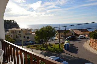 Apartamento en Santa Pona. Se vende piso con vistas al mar y mucho potencial en pequeo com