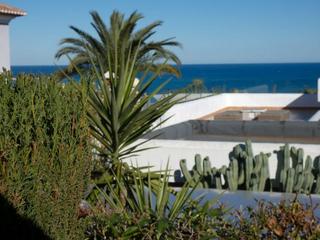 Casa pareada en Las Rotas / Les Rotes. Casa pareada con jardín privado, vistas al mar y piscina