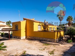 Chalet en El Montgó. Chalet en venta con apartamento