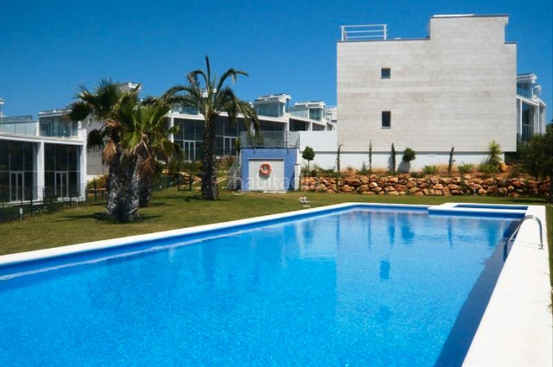 Foto d5390de7-b2aa-49fc-80ab-1a3b7738d70f. Casa adossada a carrer dafne 3 a Las Rotas / Les Rotes Dénia