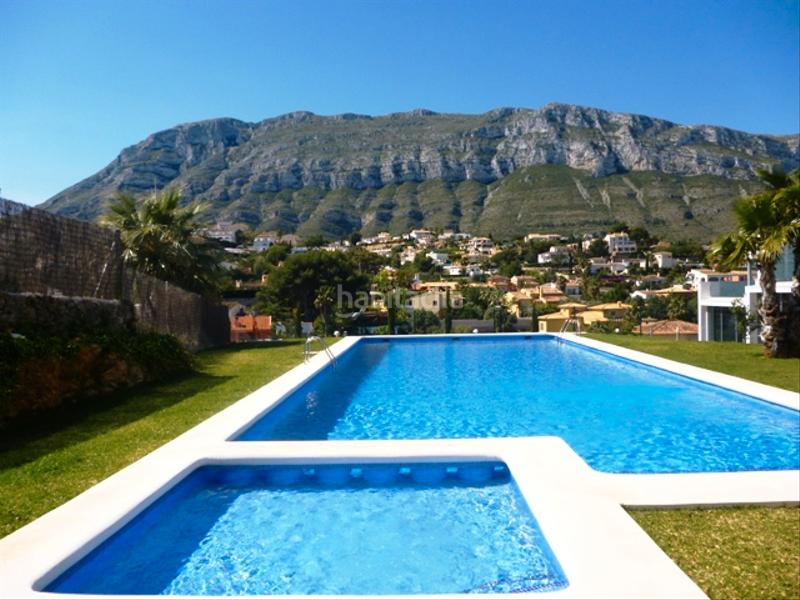 Foto faddbe77-fa0f-4fef-afa8-09a429855a57. Casa adossada a carrer dafne 3 a Las Rotas / Les Rotes Dénia