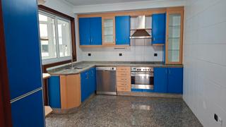 Miete Etagenwohnung in Rúa de garcía barbón 133. **piso de 3 dormitorios y garaje en vigo centro**