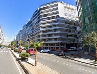 Pis  Rúa travesía de vigo. Piso alto en edificio reformado.