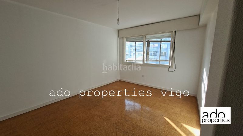 Foto f876460f-5b9b-4767-a4ff-9535cdb45097. Pis a travesía de Vigo - san xoán Vigo