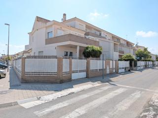 Doppelhaus  Calle nectarina. Chalet pareado en esquina