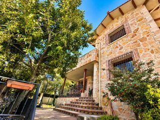 Xalet a Calle del robledal 22. Directamente propiedad chalet con apartamento completamente inde