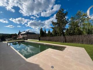 Location Chalet à Avenida del monte 79. A estrenar nueva contruccion, aerotermia, piscina comunitaria