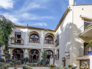 Chalet in Rocafort. Magnífica y exclusiva villa histórica del siglo xvi en venta en