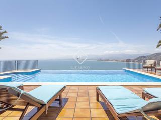 Xalet a El Faro. Villa de 6 dormitorios con vistas al mediterráneo en venta en cu
