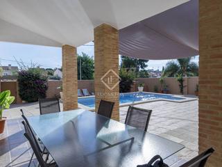 Chalet en La Conarda. Casa en excelentes condiciones de 6 dormitorios en venta en la e