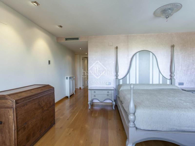 Foto 09fce541-09a5-42e1-b2f0-e9d1c9873c0d. Piso  en excelentes condiciones de 7 dormitorios con 6m terraza en venta en La Xerea en Valencia