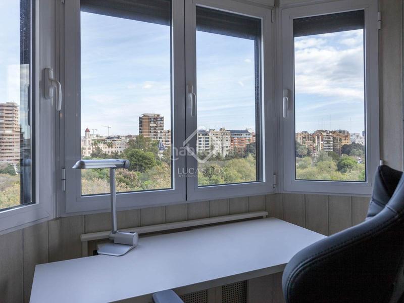 Foto 23779a31-b8b3-4f2b-95e1-e861c8d86943. Piso  en excelentes condiciones de 7 dormitorios con 6m terraza en venta en La Xerea en Valencia