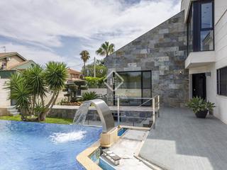 Xalet a Picassent. Casa en excelentes condiciones de 5 dormitorios en venta en pica