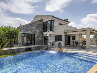 Chalet in Picassent. Casa en excelentes condiciones de 5 dormitorios en venta en pica