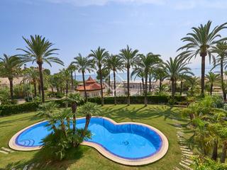 Xalet a El Faro. Villa excepcional frente al mar en venta en cullera, valencia