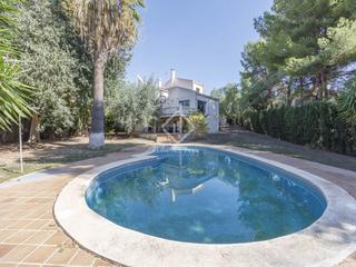 Chalet in Alfinach - Monasterios. Casa de 6 dormitorios en venta en alfinach, valencia