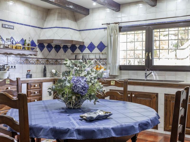 Foto 4dcf8bb5-98a3-4fc1-b930-305d6284b12a. Chalet con riscaldamento parcheggio piscina in Alfinach - Monasterios Puçol