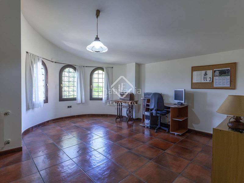 Foto f039d44f-aea6-4f82-9cb7-c955cb4ced23. Chalet con riscaldamento parcheggio piscina in Alfinach - Monasterios Puçol