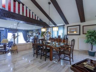Chalet in Alfinach - Monasterios. Singular villa de 4 dormitorios  y sala de juegos con un jardín